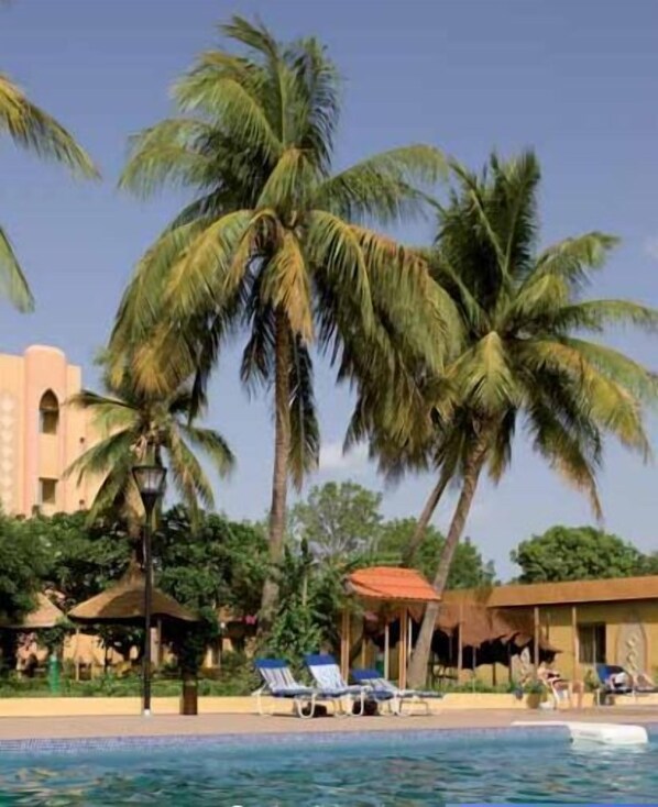 Outdoor pool - Azalai Hotel Independance (Ouagadougou)