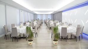 2 restaurants, breakfast, lunch, dinner served; Regional cuisine