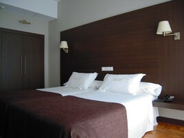 1 dormitorio, colchones viscoelásticos, minibar y caja fuerte