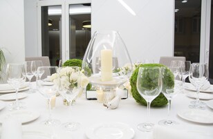 2 restaurantes; se sirven desayunos, almuerzos, cenas y cocina regional 