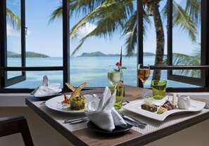 2 restaurants, spécialités Cuisine à base de fruits de mer