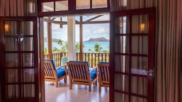 Family Suite | 1 bedroom, minibar, in-room safe, desk