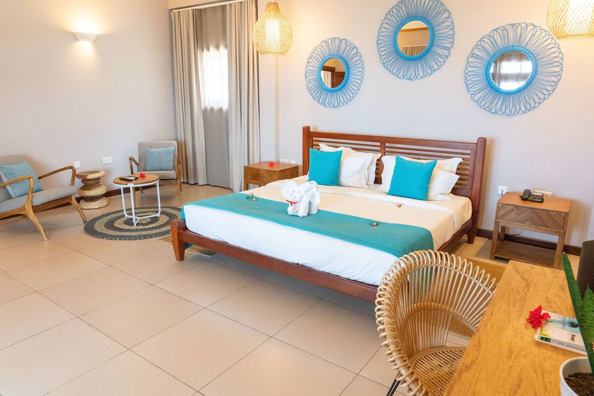 Family Suite | 1 bedroom, minibar, in-room safe, desk