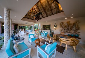 Khu tiếp khách ở sảnh