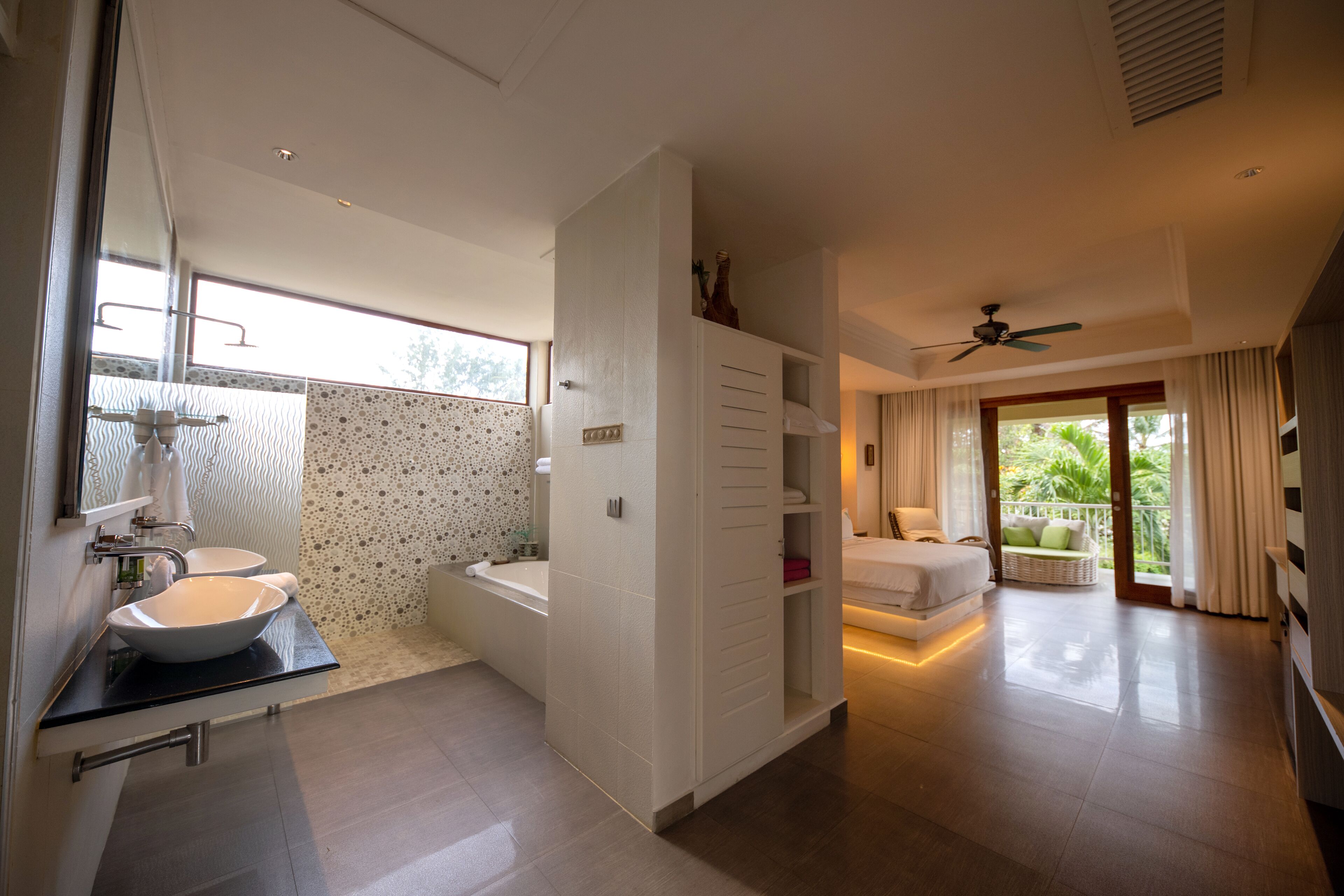 superior room | bathroom | shower, free toiletries, hair dryer, bathrobes