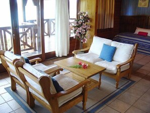 Junior Suite | Living area