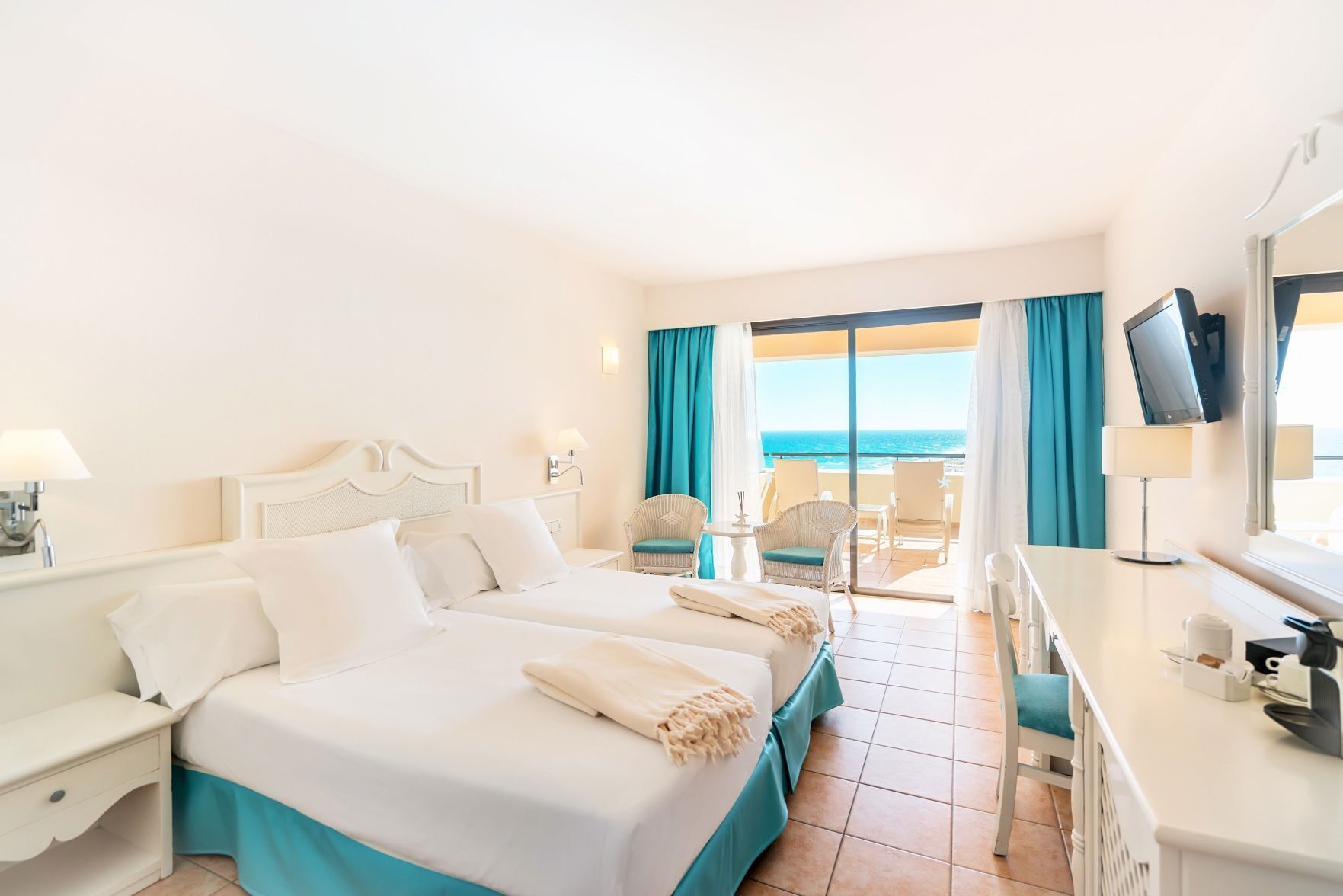 Premium bedding, in-room safe, individually decorated