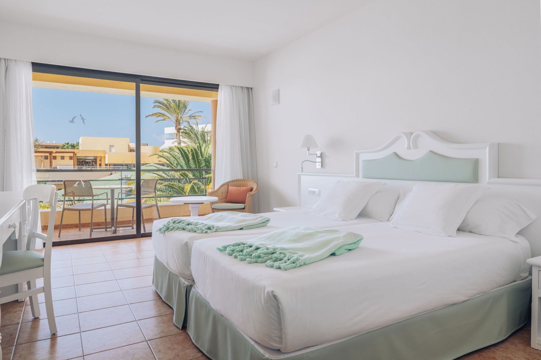 Premium bedding, in-room safe, individually decorated