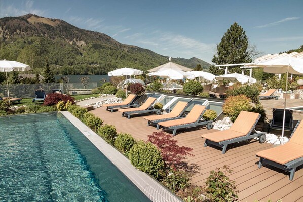 3 indoor pools, 2 outdoor pools, open 7 AM to 10:00 PM, pool umbrellas