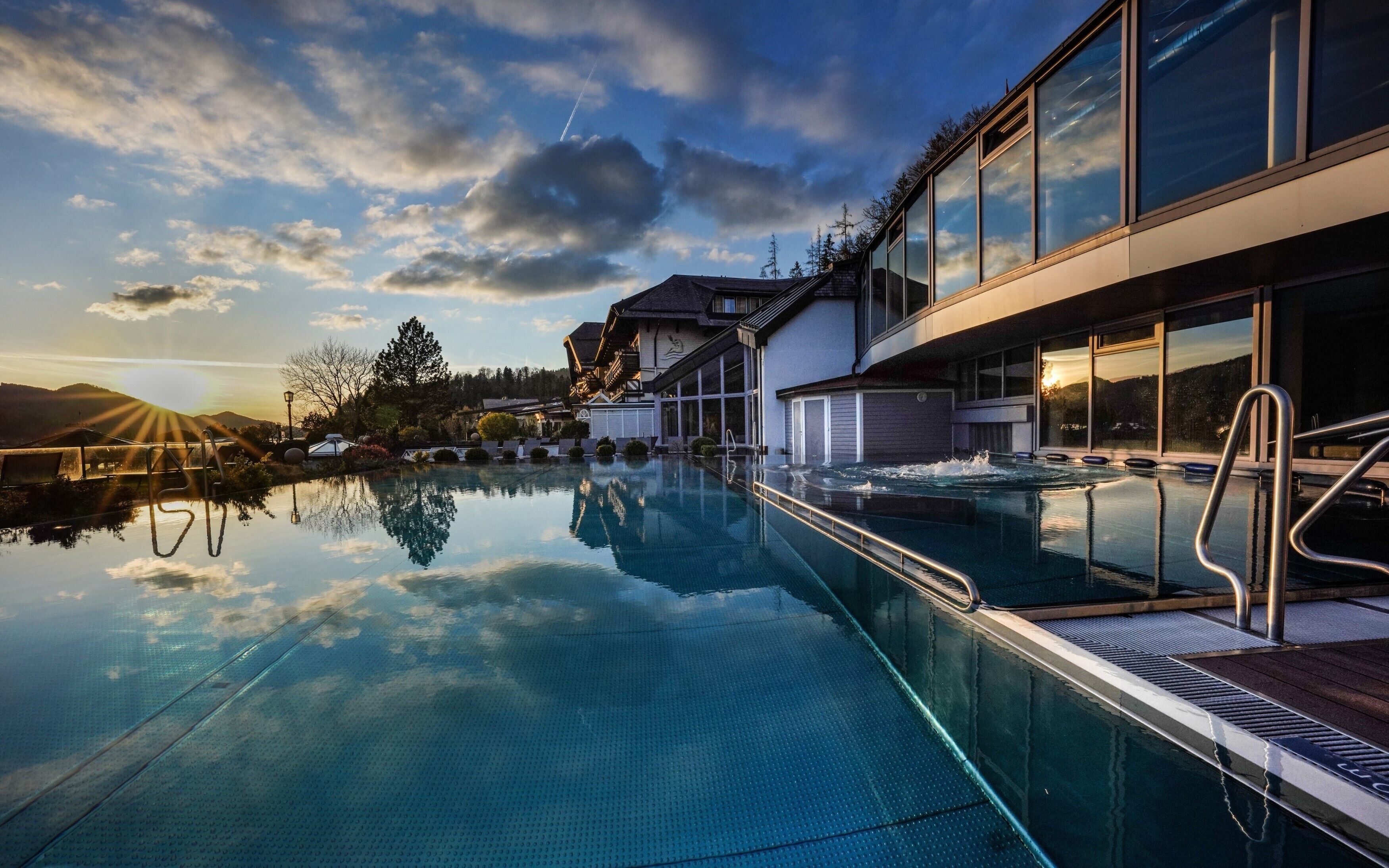 3 indoor pools, 2 outdoor pools, open 7 am to 10:00 pm, pool umbrellas