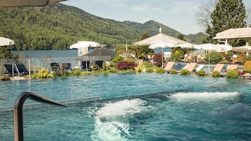 3 indendørs pools, 2 udendørs pools, parasoller, liggestole
