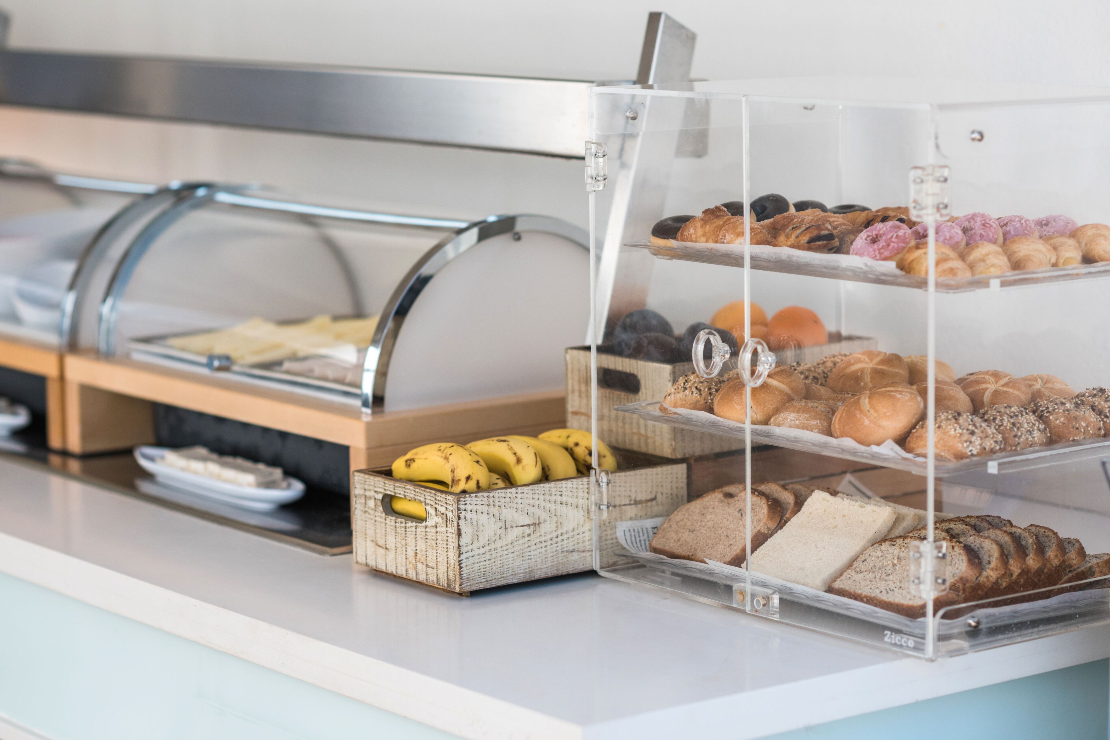 breakfast, lunch and dinner served