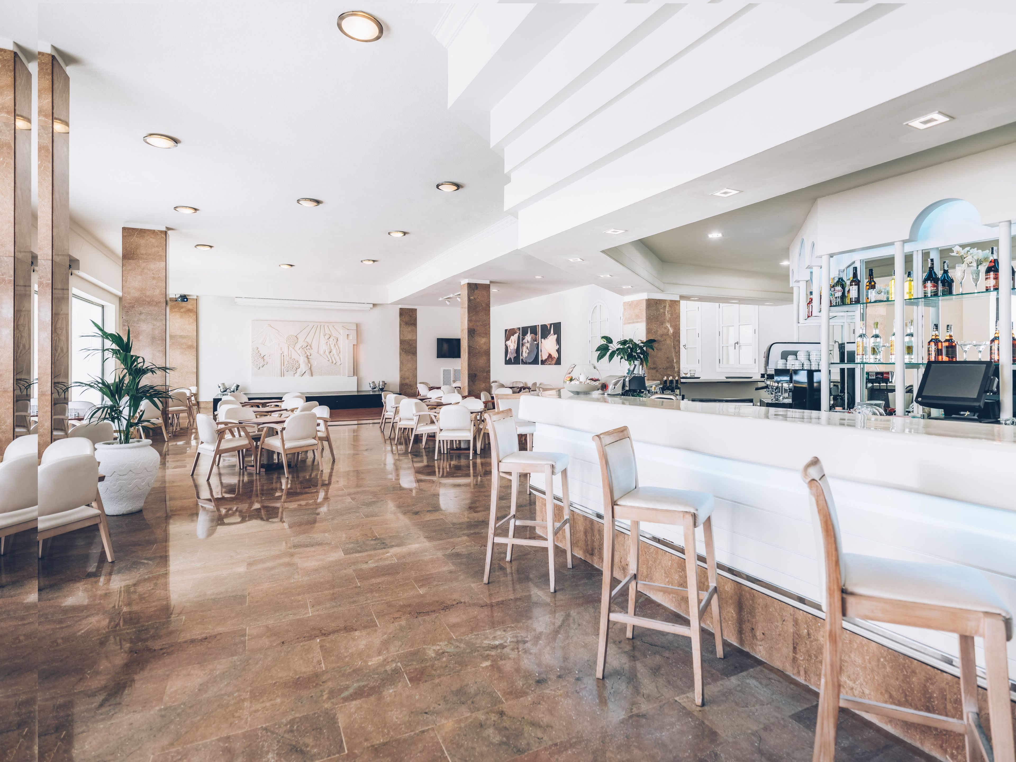 2 bars/lounges, poolside bar