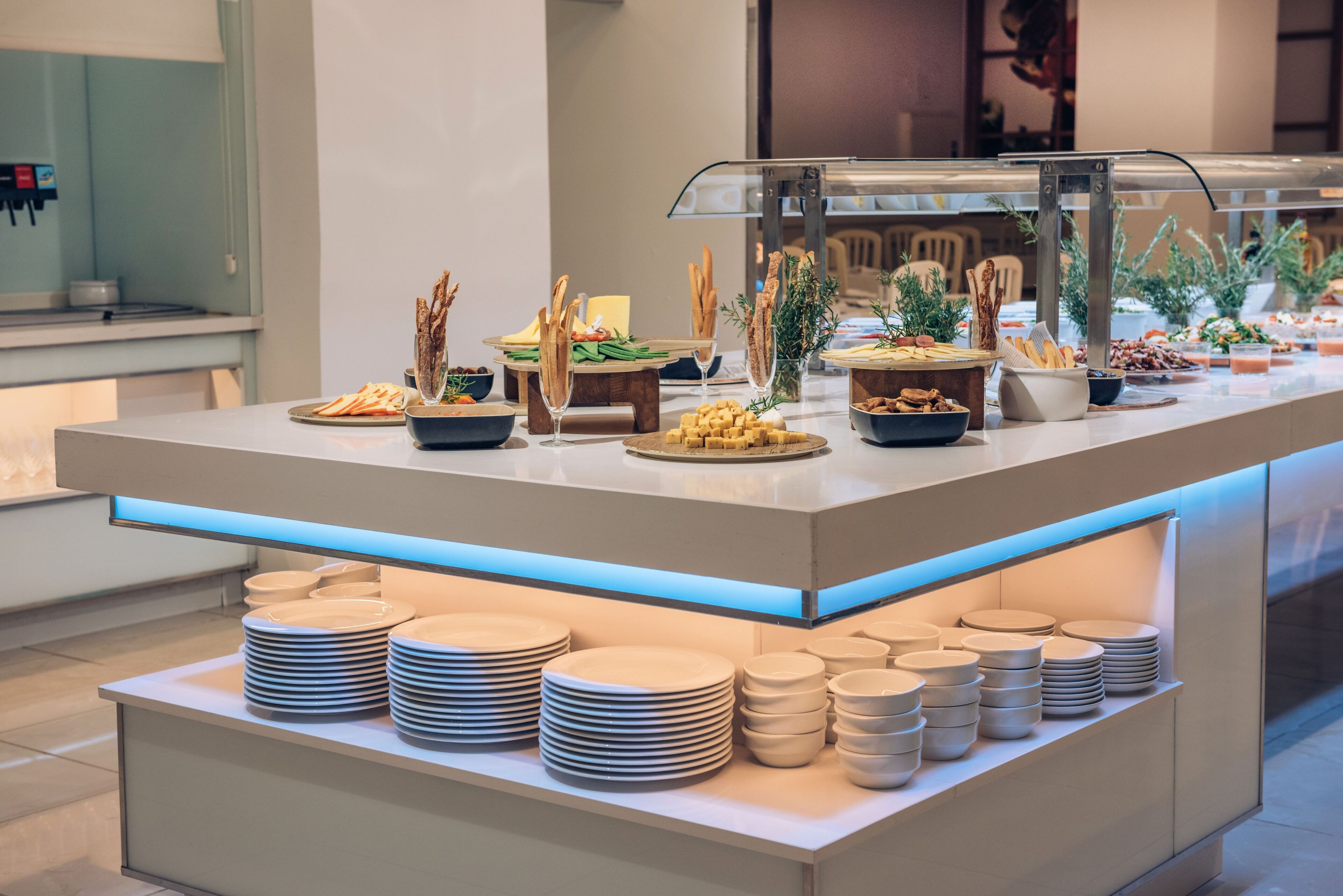 breakfast, lunch and dinner served