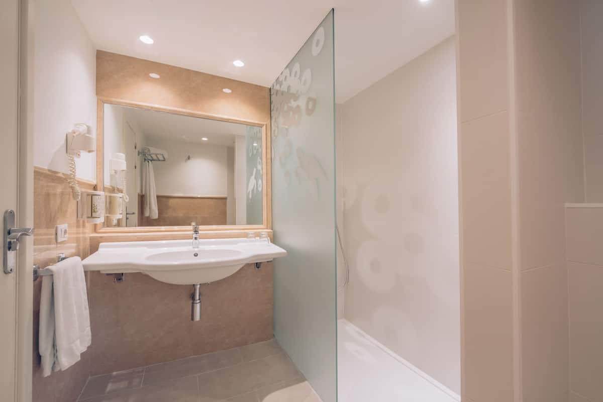 bathtub, eco-friendly toiletries, hair dryer, bidet