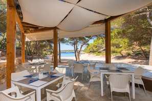 5 restaurants, breakfast, lunch served; local and international cuisine - Iberostar Waves Club Cala Barca (Santanyi)