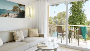 Minibar, individually decorated, individually furnished, desk