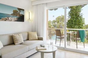 Minibar, individually decorated, individually furnished, desk - Iberostar Waves Club Cala Barca (Santanyi)