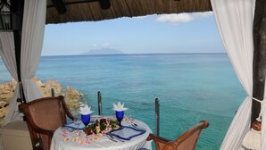 Couples dining - Sunset Beach Hotel (Mahé Island)