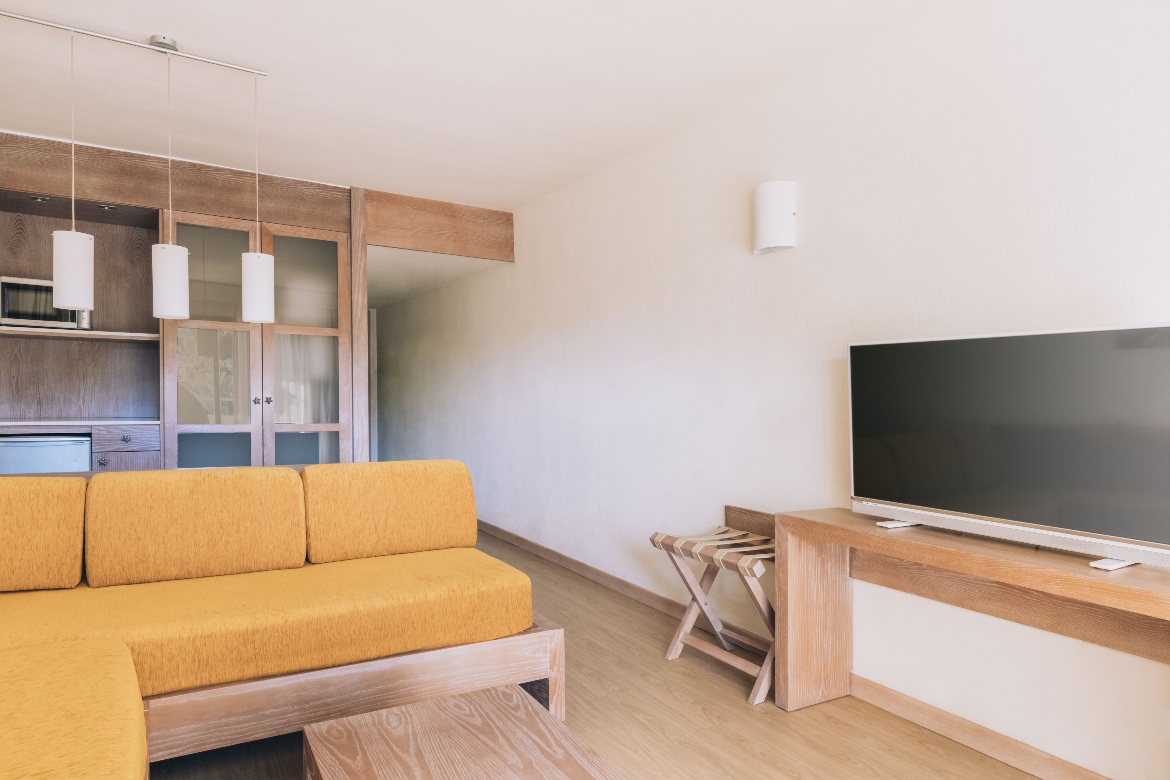 1 bedroom, desk, blackout curtains, soundproofing