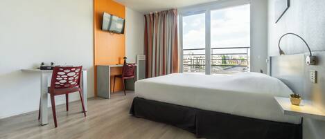 Desk, blackout curtains, free WiFi, bed sheets