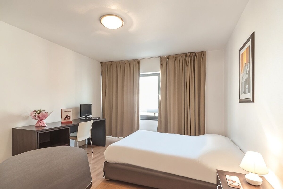 Desk, blackout drapes, WiFi (free), bed sheets