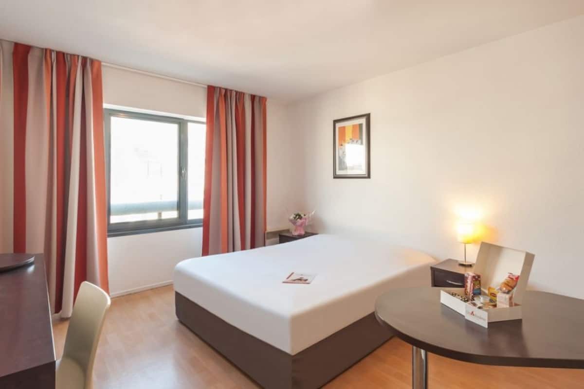 Desk, blackout drapes, WiFi (free), bed sheets