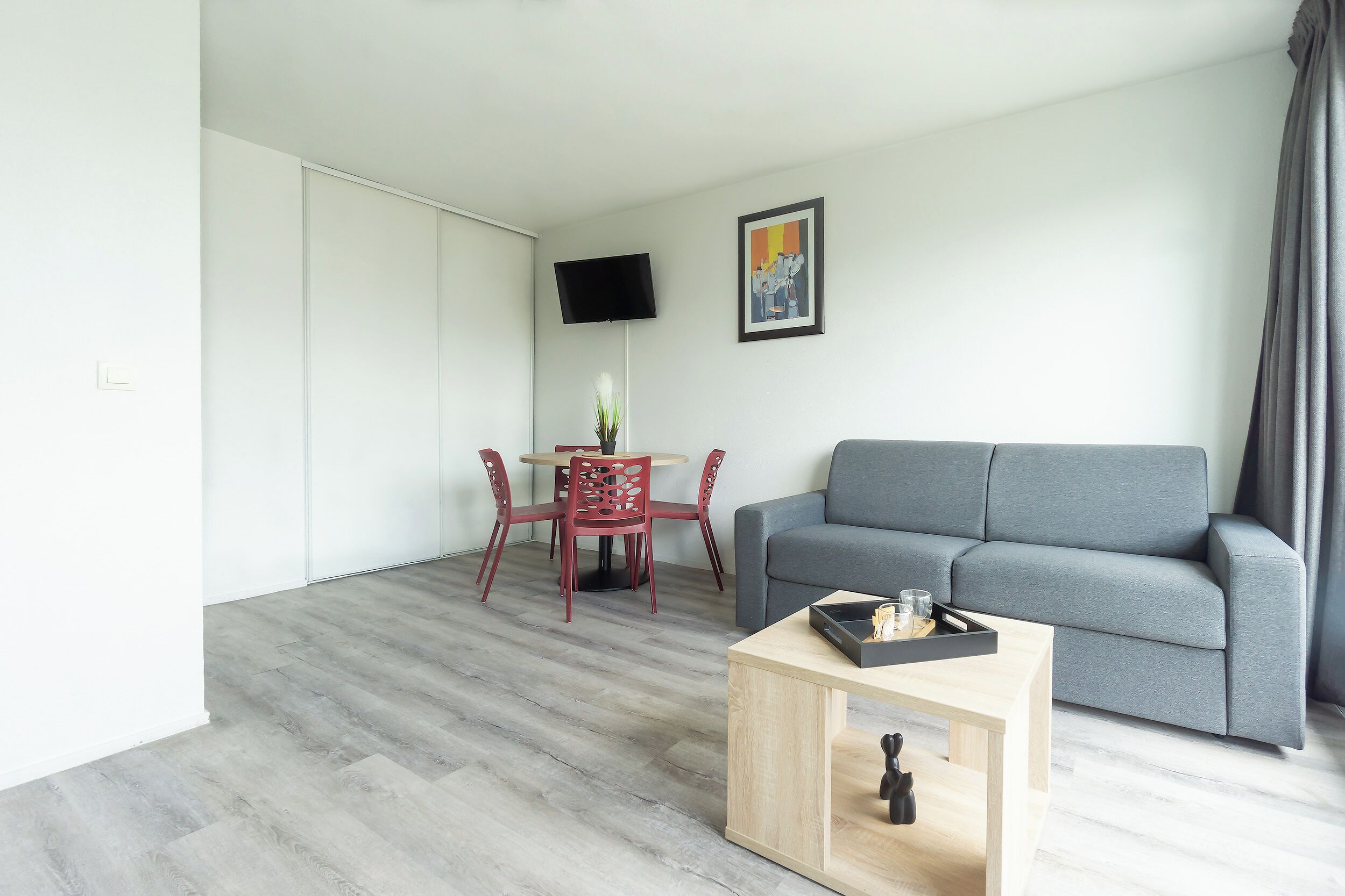 Appartement Standard, coin cuisine | Coin séjour | Télévision