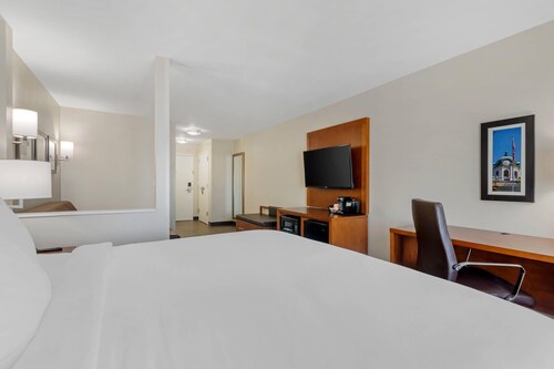 Comfort Inn & Suites Brunswick I-95