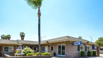 Fachada de la propiedad