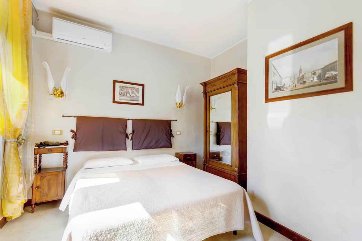 In-room safe, free WiFi, bed sheets