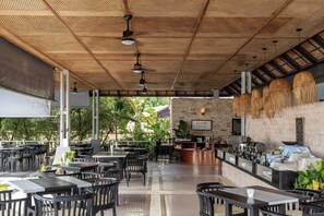 Breakfast, lunch, dinner served; Thai cuisine, beach views  - Samaya Wellness Resort (Koh Samui)