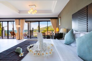 أغطية فراش متميزة وأسرّة سليكت كومفورت وخزنة داخل الغرفة ومكتب