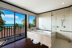 Grand Suite, Non Smoking, Sea View | 욕실 | 샤워 시설, 무료 세면용품, 헤어드라이어, 목욕가운