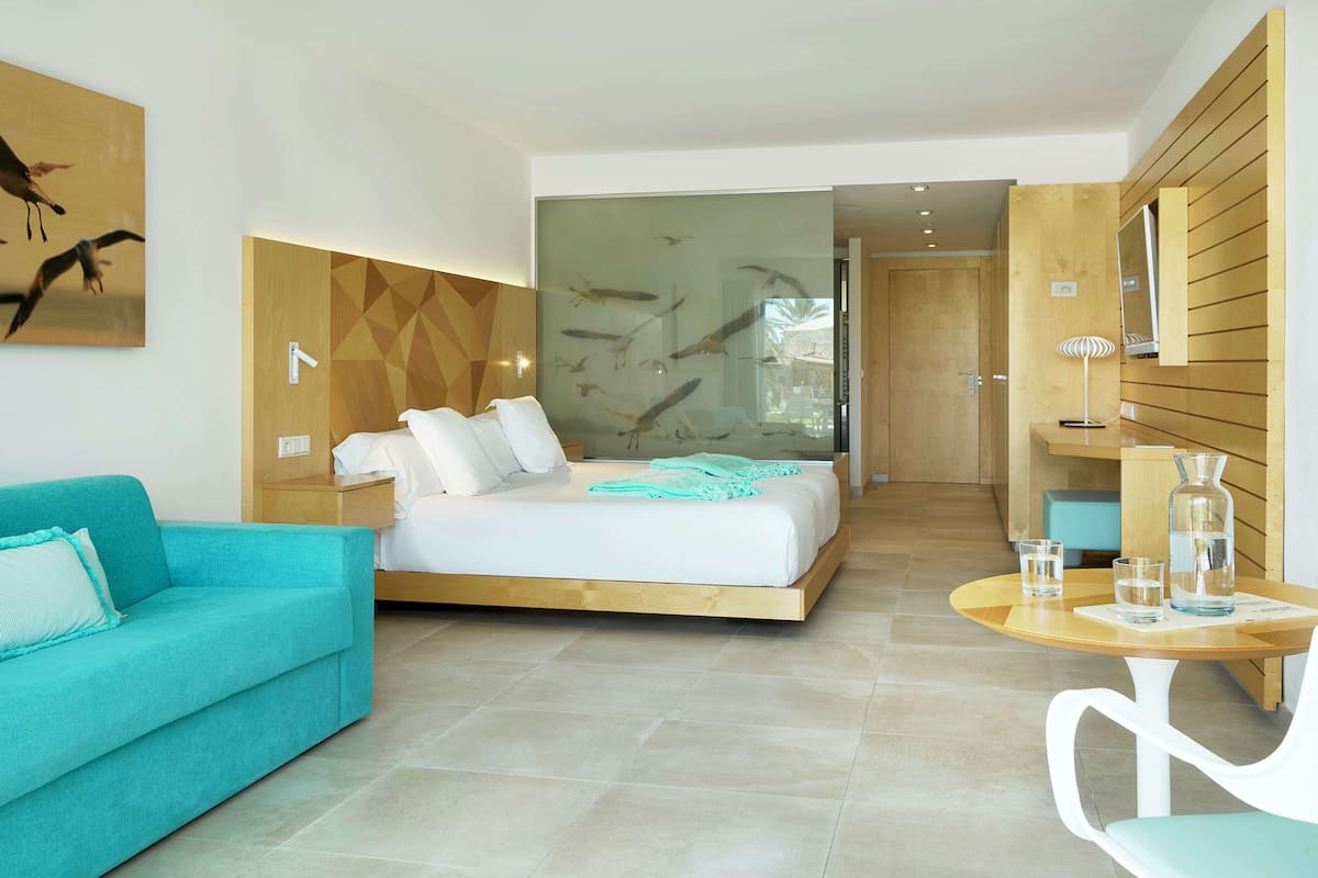 Minibar, Zimmersafe, individuell dekoriert, individuell eingerichtet