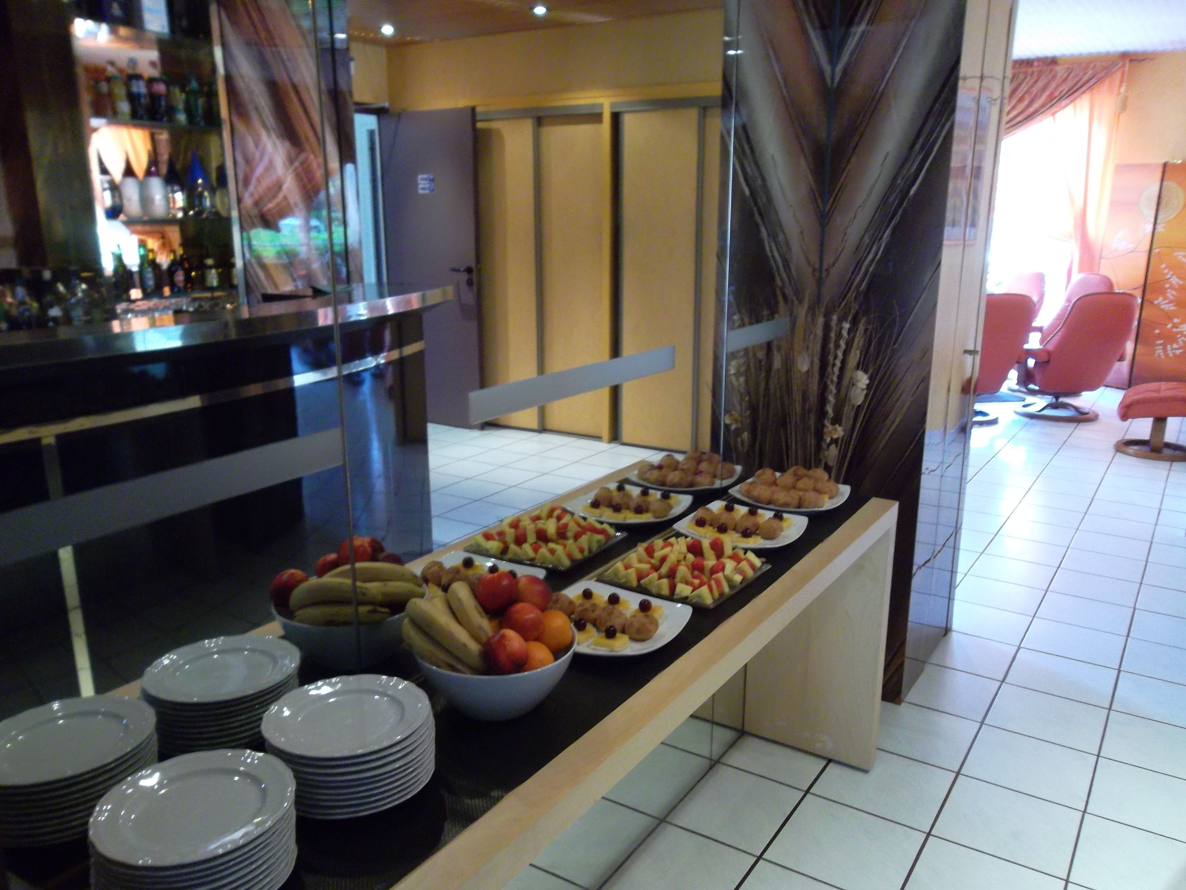 Desayuno continental (EUR 12.50 por persona) 