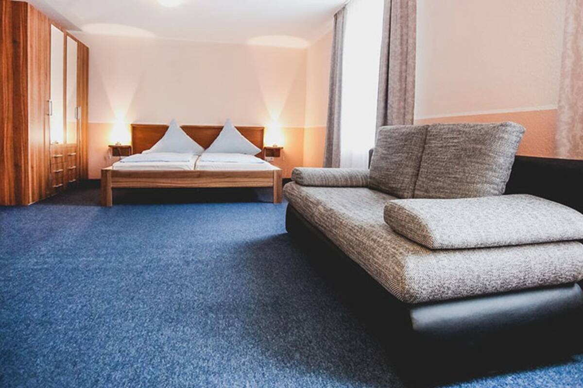 quadruple room | hypo-allergenic bedding, blackout curtains, iron/ironing board