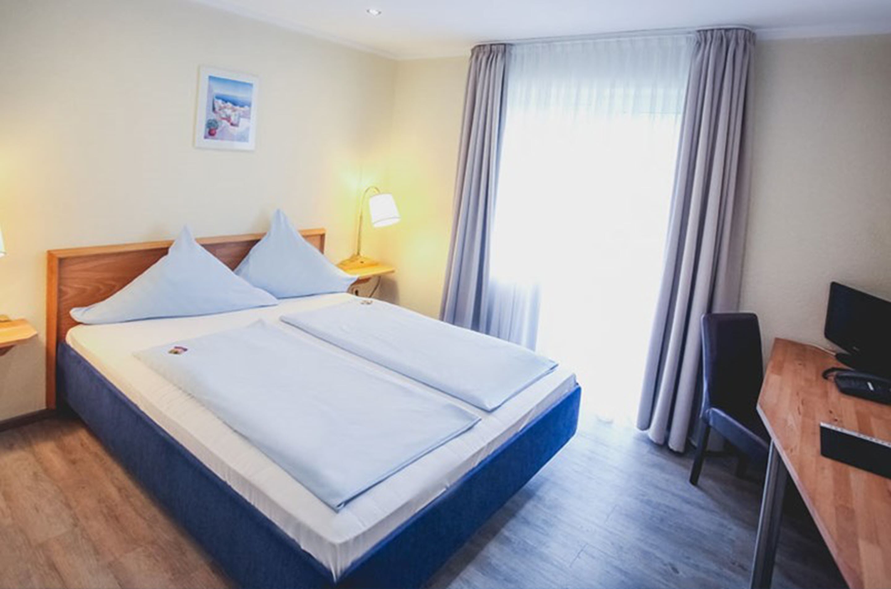 double room, 1 double bed, non smoking | hypo-allergenic bedding, blackout curtains, iron/ironing board