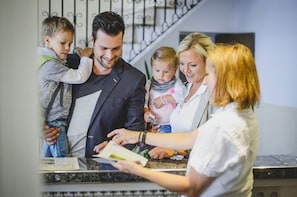 Check-in-/Check-out-Schalter