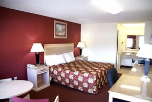 Desk, iron/ironing board, free WiFi, bed sheets - Crystal Inn & Suites Atlantic City Absecon (Absecon)