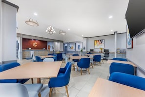 Free daily continental breakfast - Comfort Inn & Suites Schulenburg (Schulenburg)