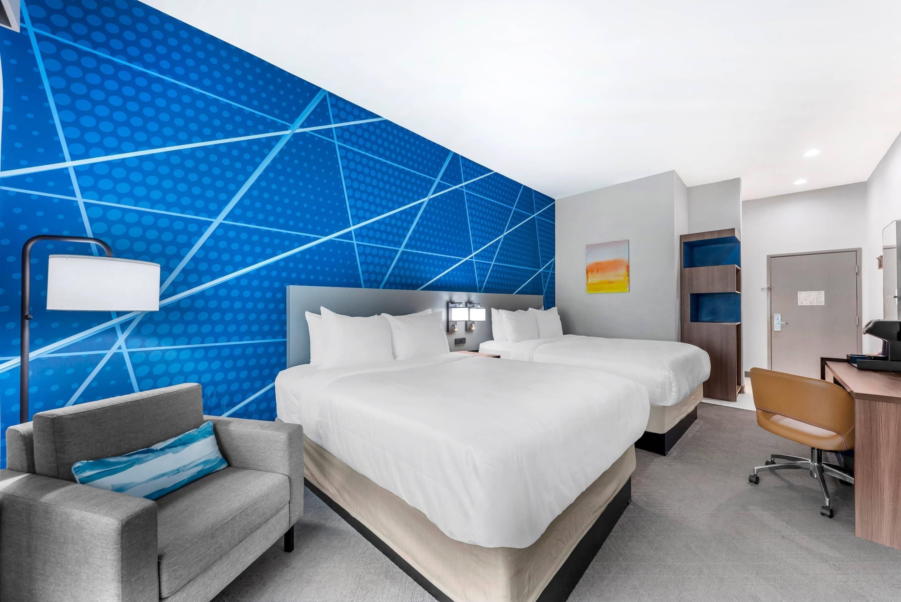 Colchones con pillow-top, escritorio y espacio para trabajar con laptop 