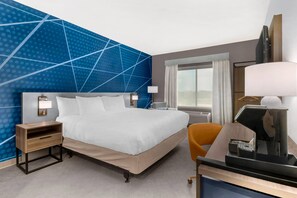 特厚豪華床墊、書桌、手提電腦工作空間、熨斗/熨衫板