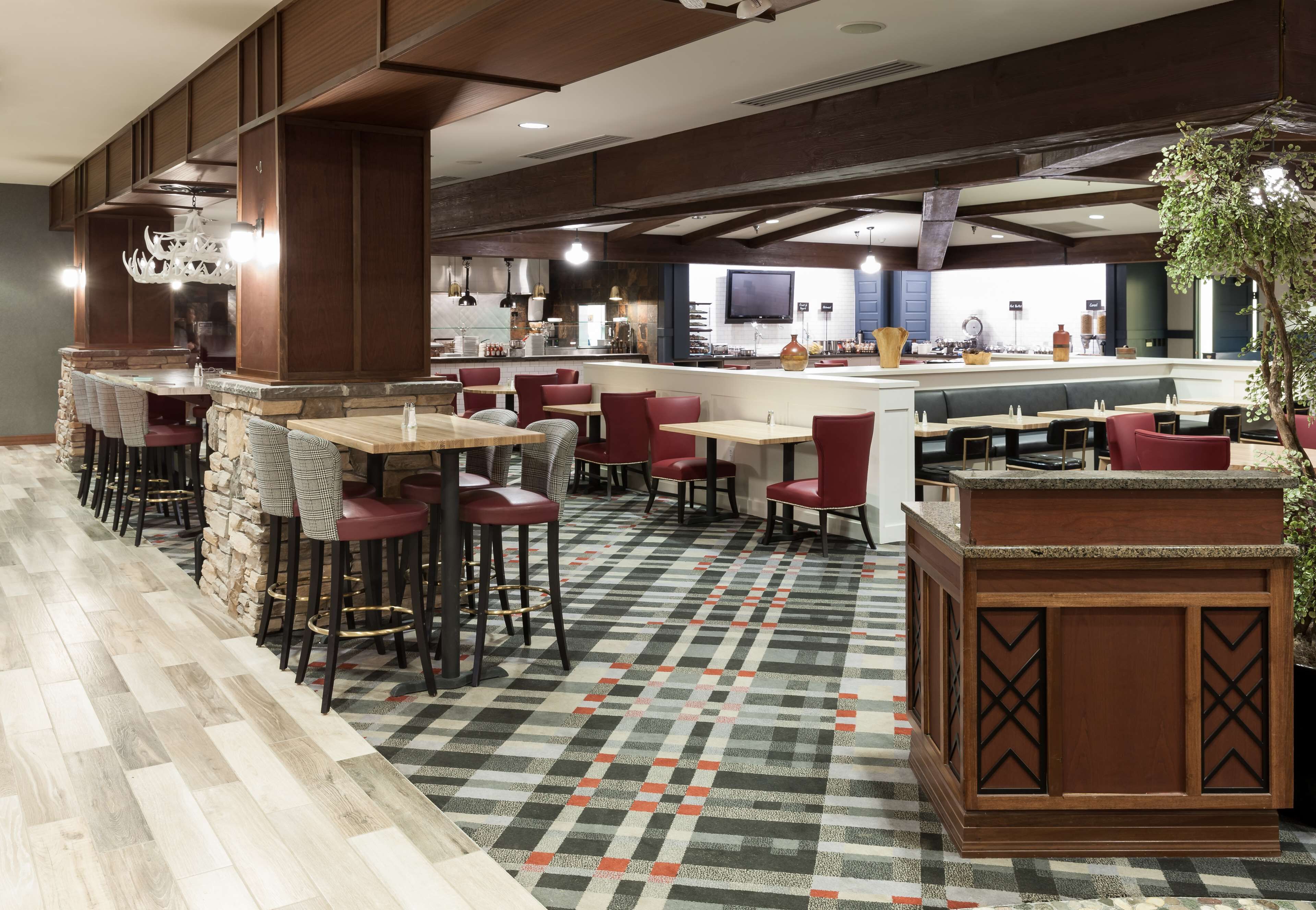 Café da manhã com buffet grátis todos os dias