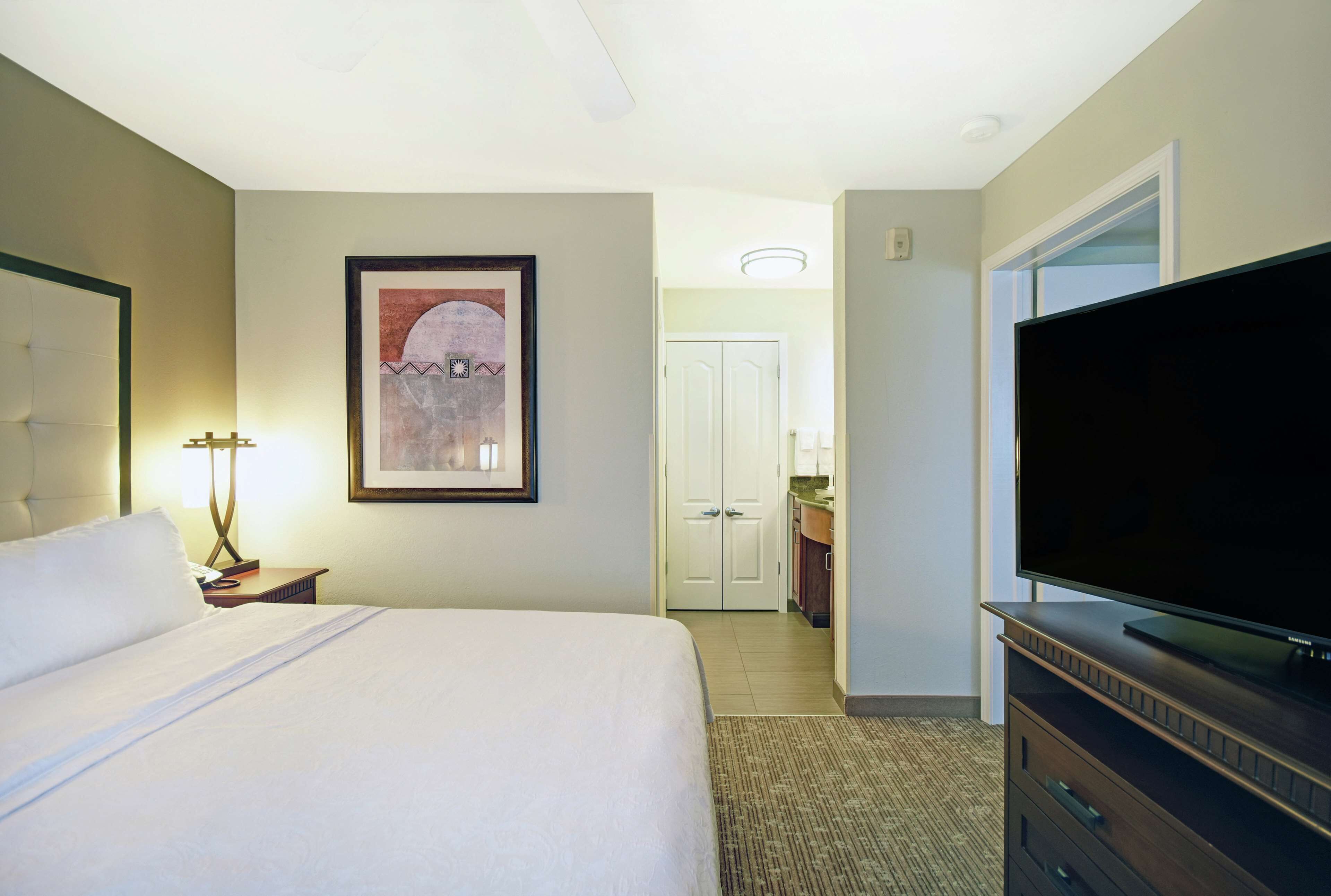 Premium bedding, in-room safe, desk, laptop workspace