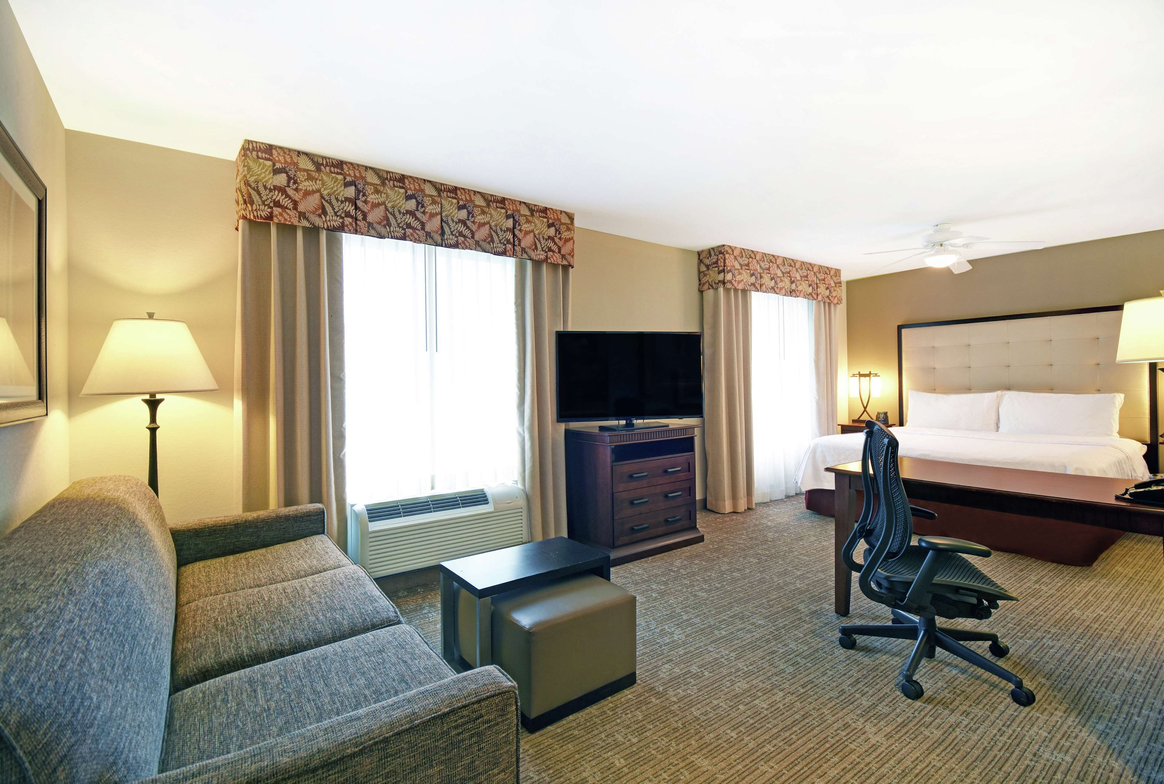 Premium bedding, in-room safe, desk, laptop workspace
