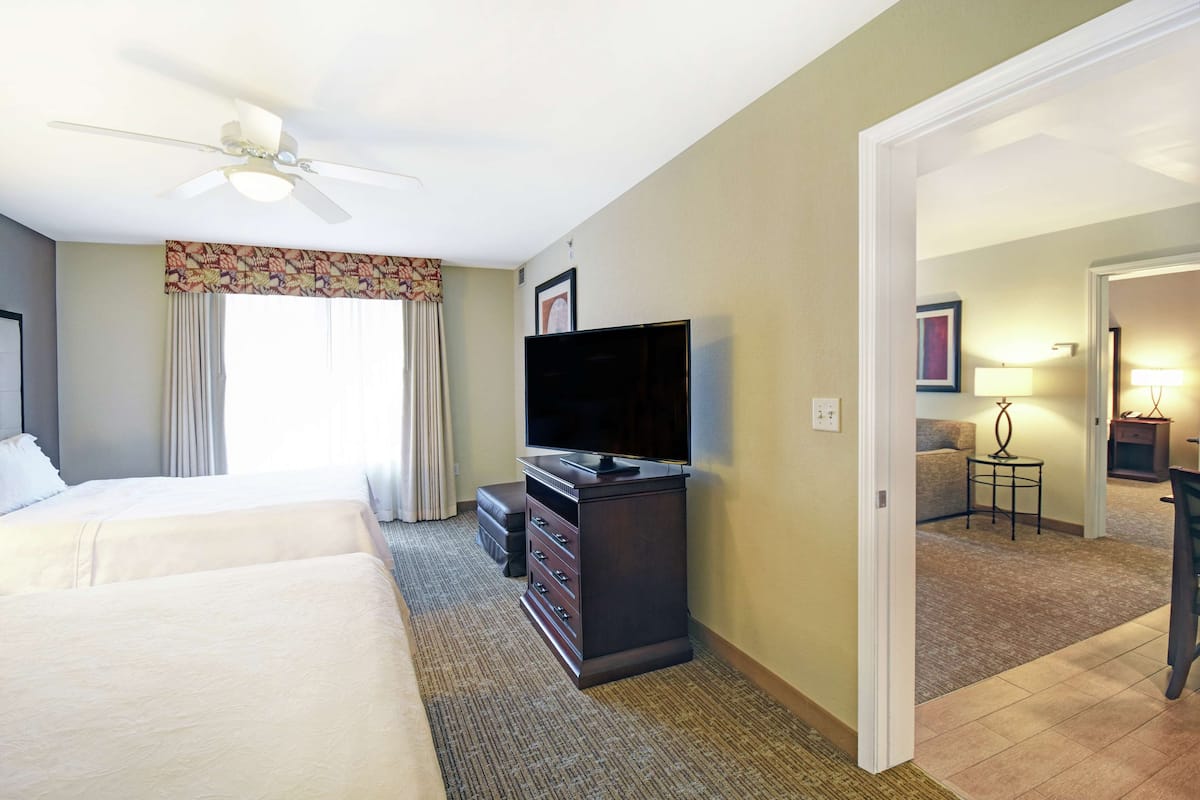 premium bedding, in-room safe, desk, laptop workspace