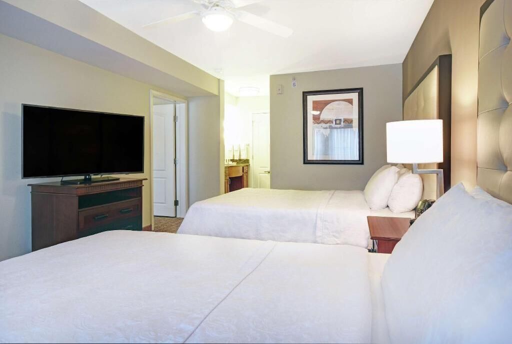 Premium bedding, in-room safe, desk, laptop workspace