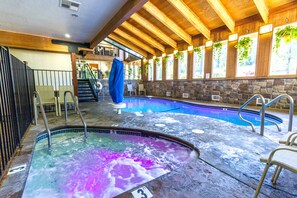 Una piscina cubierta