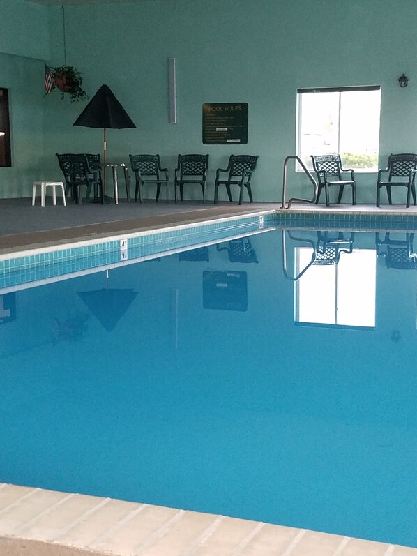 Indoor pool, pool loungers